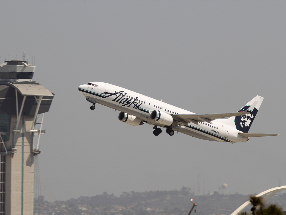 An Alaska Airlines Passenger Stripped Naked And Ran Around The Cabin