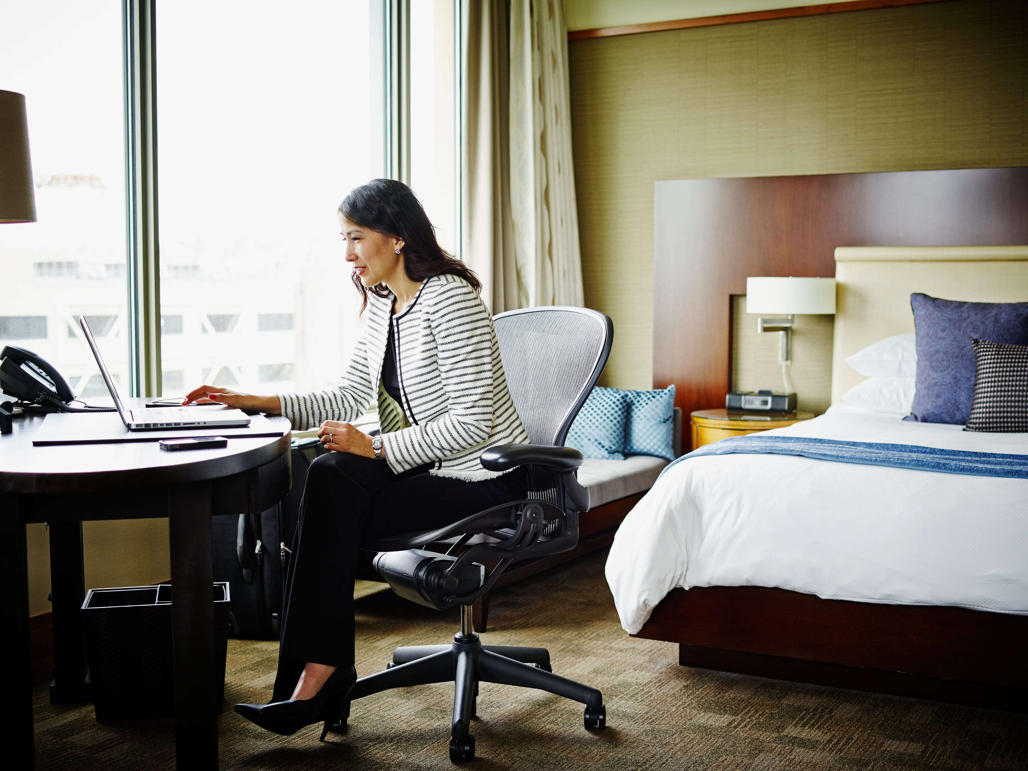 Betrays husband hotel during business trip