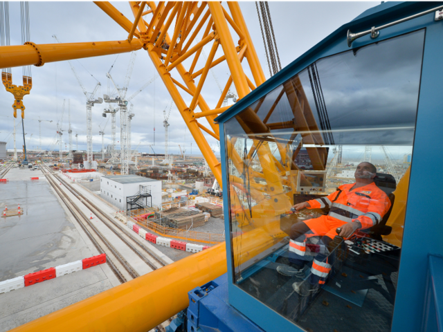 Meet Big Carl The World S Largest Crane Which Can Lift Tons