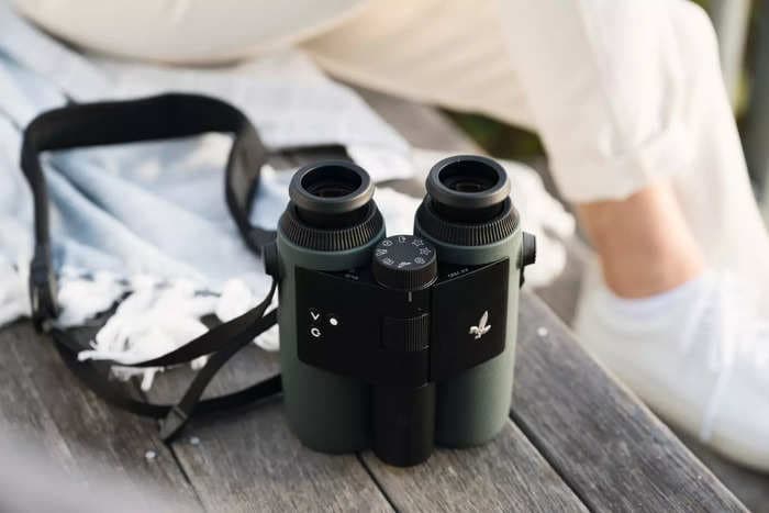 You can feel like a birdwatching pro with these AI binoculars that identify birds