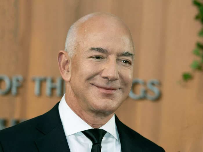 Billionaire Jeff Bezos still uses a homemade scrappy door desk from the early days of launching Amazon