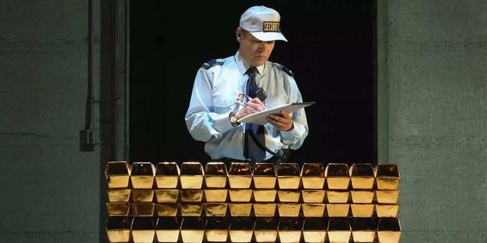 Central banks are boosting stockpiles of gold in their reserves amid a backlash against the dollar