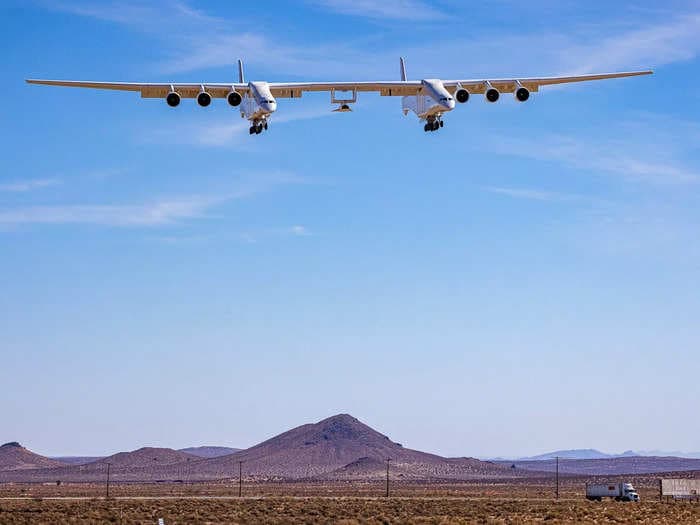 Watch the world's biggest plane take off into the sky, as the Stratolaunch Roc successfully completes its first drop test