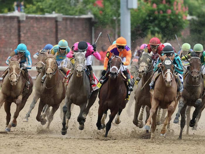 5 tips for taking epic action shots, according to a photographer who captured striking images of the Kentucky Derby