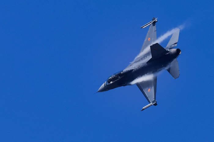 Ukraine needs American-made F-16s if it's going to stop Russia's invasion once and for all, a defense expert says. NATO now seems to be giving in.