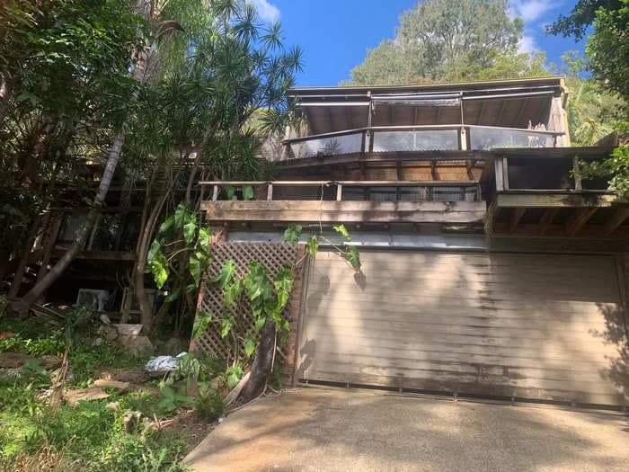 An 'unliveable shack that must be demolished' just sold for $1.1 million in Sydney after a bidding war. It shows how messed up Australia's housing market has become.