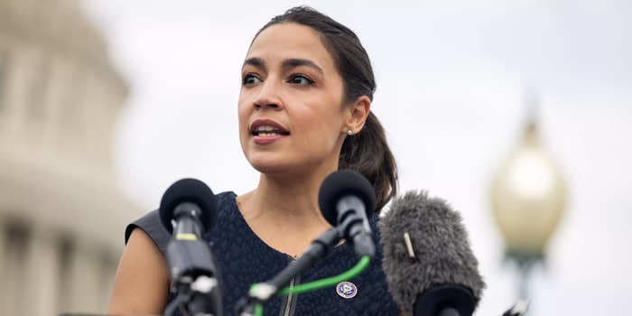 AOC mocks DeSantis over his glitch-plagued presidential announcement on Twitter with Elon Musk