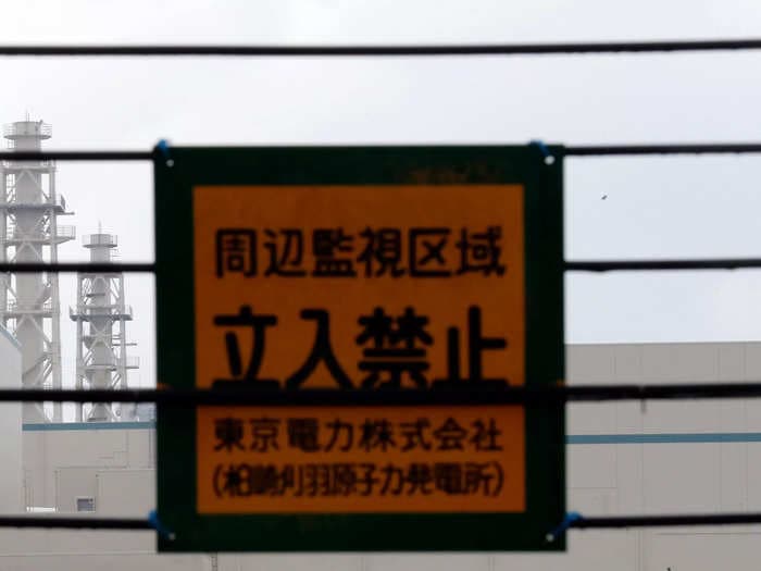 A remote-working employee of the world's biggest nuclear power plant left important documents on the roof of his car before driving off. It could delay a Tepco plant restart.