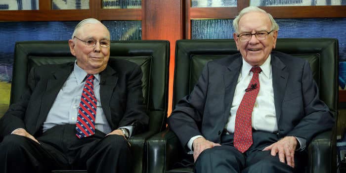Warren Buffett's Berkshire Hathaway buys $275 million more Occidental Petroleum stock amid ongoing slide in oil prices
