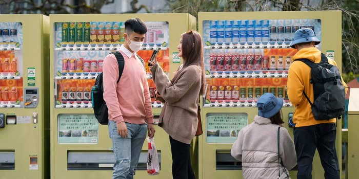 Japan has introduced vending machines that automatically offer free food if an earthquake hits