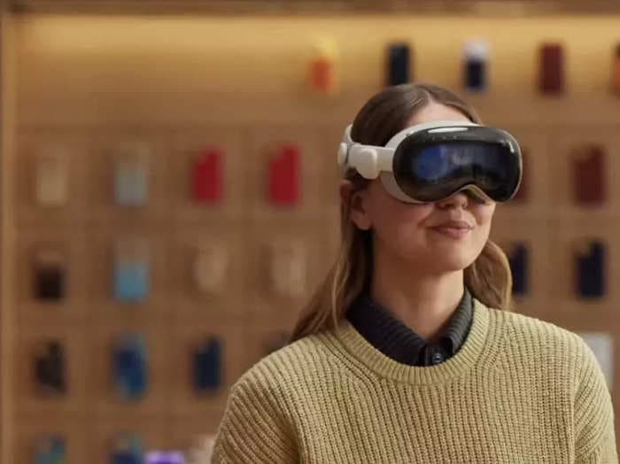 Apple's Vision Pro has a familiar fatal flaw: They are nerd goggles that will make most people look uncool