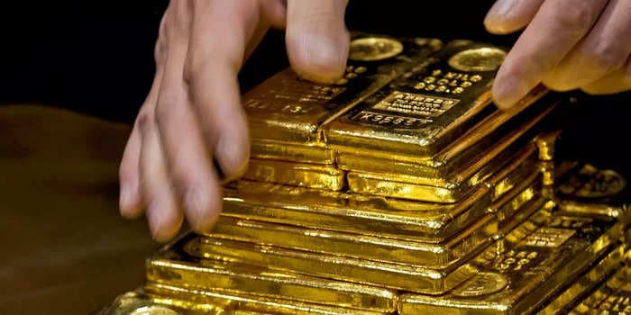 China stretched its gold-buying spree into the 7th straight month in May, signaling more central bank de-dollarization