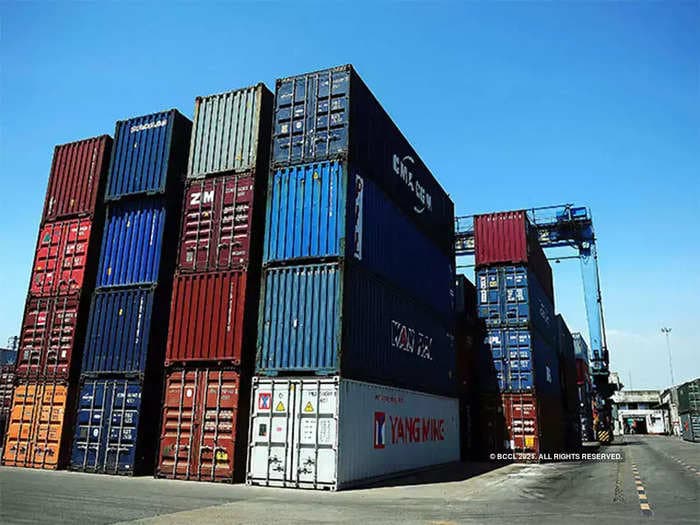 India's exports fall 10.3% to $34.98 billion in May