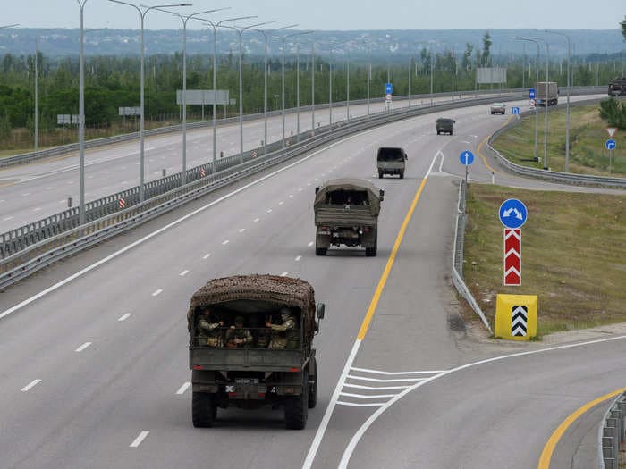 Video shows Russian workers tearing up highways to block Prigozhin's advance on Moscow