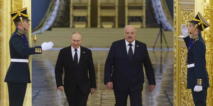 Belarus' second-rate dictator Lukashenko is 'humiliating' Putin by bragging about how he saved Moscow from an armed Wagner revolt, experts say