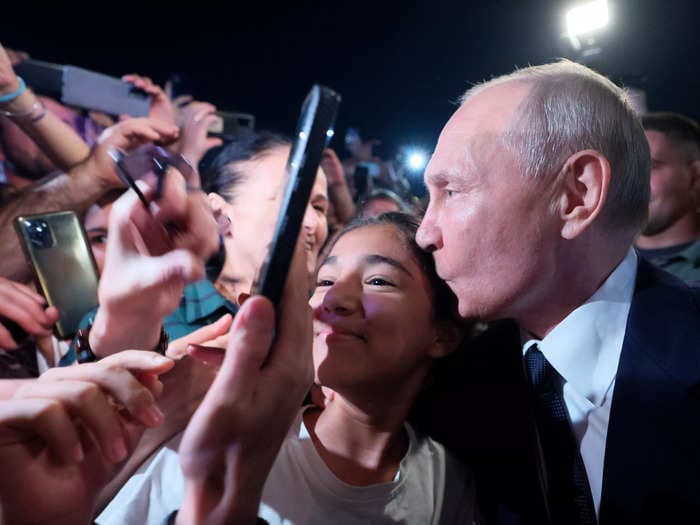 Putin, a germaphobe known for meeting with people at ridiculously long tables, took selfies kissing regular Russians this week