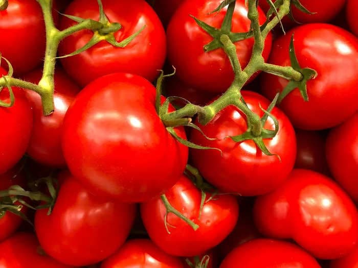 As tomato prices continue to soar, Tamil Nadu Government launches sales through fairprice shops