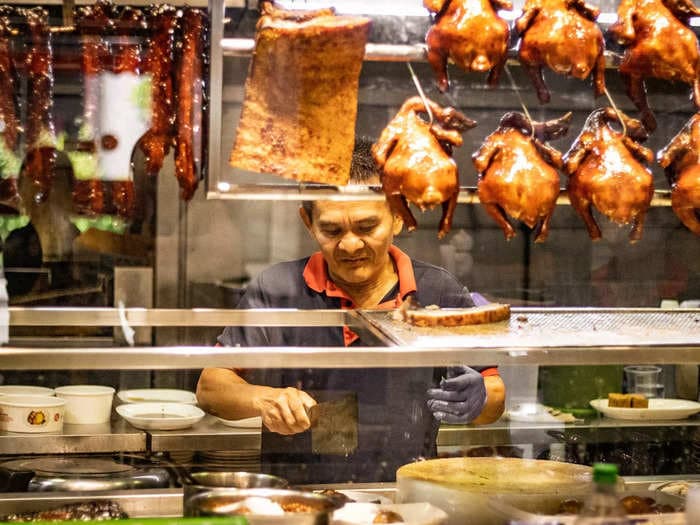 Hawker Chan was once the world's cheapest Michelin-starred eatery. But even without the coveted star, the Singaporean hawker brand still sells 1,000 dishes a day.