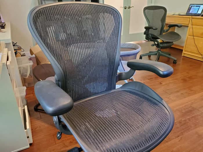 Remember those pricey Herman Miller chairs that everyone wanted in 2020? Some are now being discarded, crushed by excavators, and sent to landfills.
