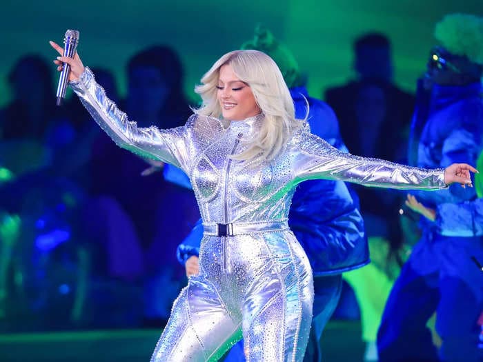 Bebe Rexha shares text message that appears to show her boyfriend calling her out over 35-pound weight gain: 'Would you rather I lied to you?'