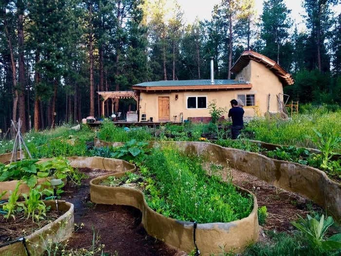 A Montana couple spent $20,000 building a 2-bedroom house, and now they're debt-free. There's just one catch: The house is made of clay, sand, and straw.