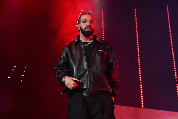 Drake was disappointed nobody threw bras at him on stage at a concert in Montreal: 'I feel like I might be having a bad show or something'