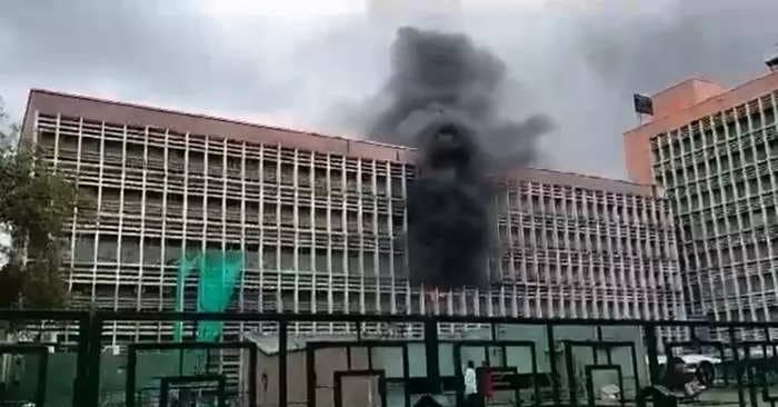 Fire breaks out in Delhi AIIMS, 8 fire tenders rushed