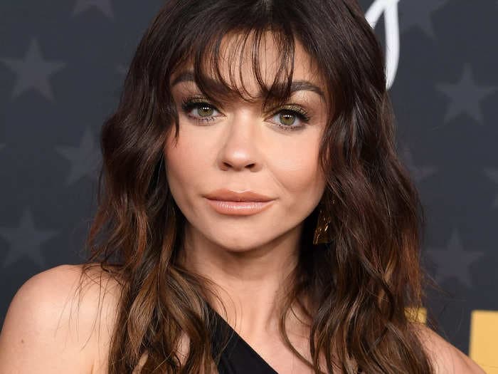 Sarah Hyland says 'Modern Family' producers 'insisted' she wear high heels while she was in the 'most excruciating pain' due to gout