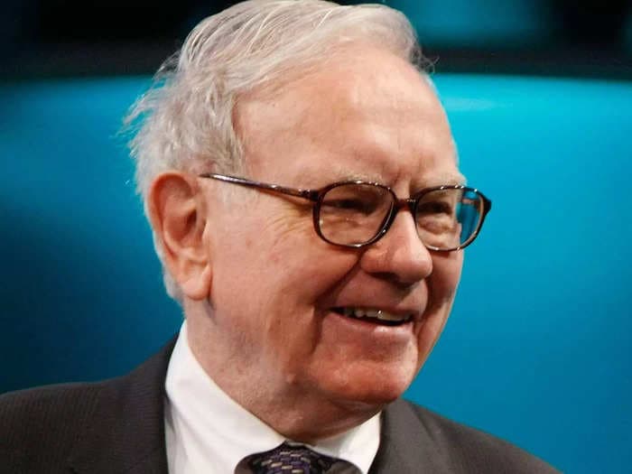 Warren Buffett, Michael Burry, and other top investors revealed striking portfolio changes this week. Here are 4 key trades.