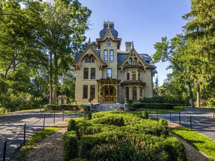Once called a 'haunted house,' this Victorian mansion in Wisconsin was just snapped up for $1.5 million &mdash; see inside