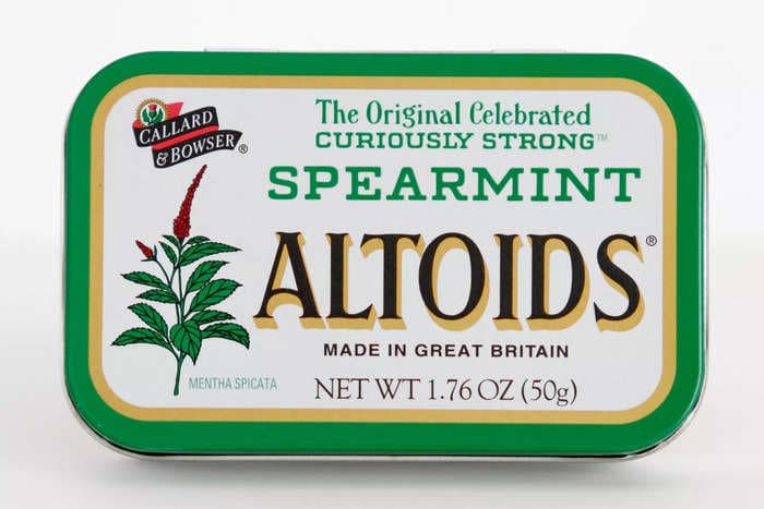 TikTokers are making 'Altoids wallets' out of old mint tins to store their AirPods, money, lip gloss, and more