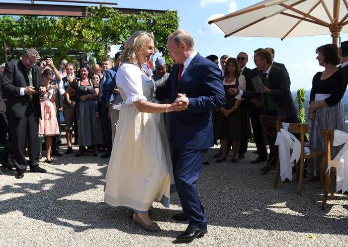 An Austrian former minister who controversially danced with Putin at her wedding flew to Russia with her ponies on a military plane, says report