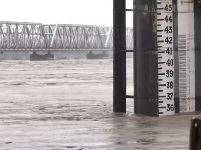 Mumbai-Delhi train traffic hit as Narmada river crosses danger mark in Gujarat