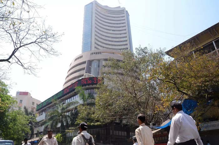 Nifty, Sensex fall on weak global trends ahead of US Fed interest rate decision