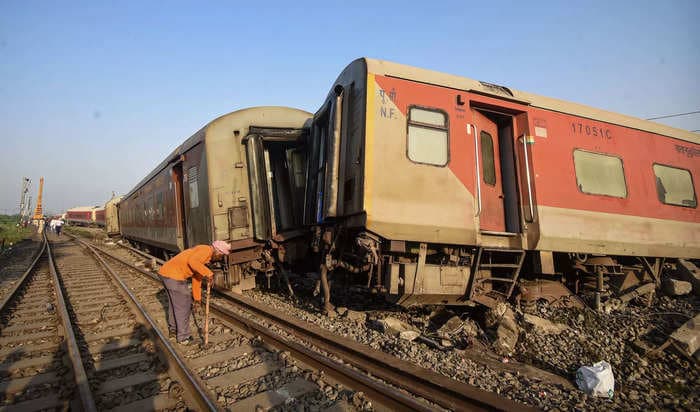 North East Express derails in Bihar leaving 4 dead; 10 trains cancelled, 21 diverted