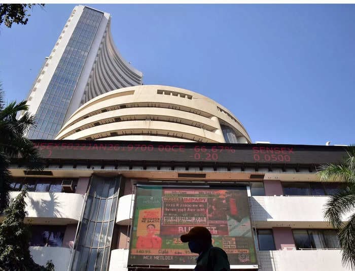 Sensex tumbles 900 points; Nifty50 down almost 1,000 points in six sessions