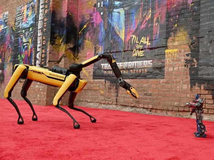 Boston Dynamics' talking robot dogs have different personalities now, from '1920's Archaeologist' to 'Shakespearean Time Traveler'