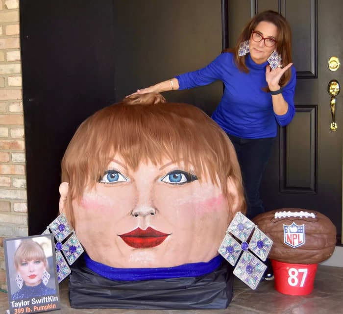 An Ohio artist spent 10 hours painting Taylor Swift's face on a 399-pound pumpkin for Halloween