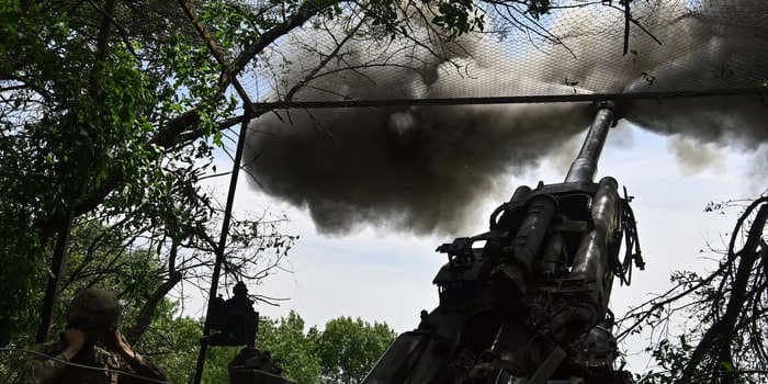 Russia's bloody fight for a ruined Ukrainian town has been a mess, and its forces are getting slaughtered, milbloggers say