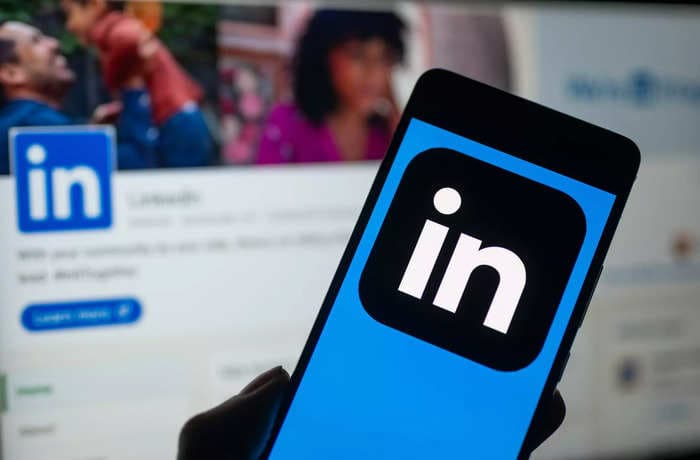 LinkedIn's 'Open to Work' tag is the 'biggest red flag' for hiring managers and screams 'desperation,' says ex-Google recruiter