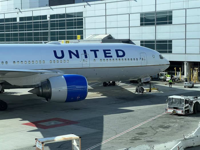 United Airlines just made their boarding process faster. But an astrophysicist says there's still a quicker way.
