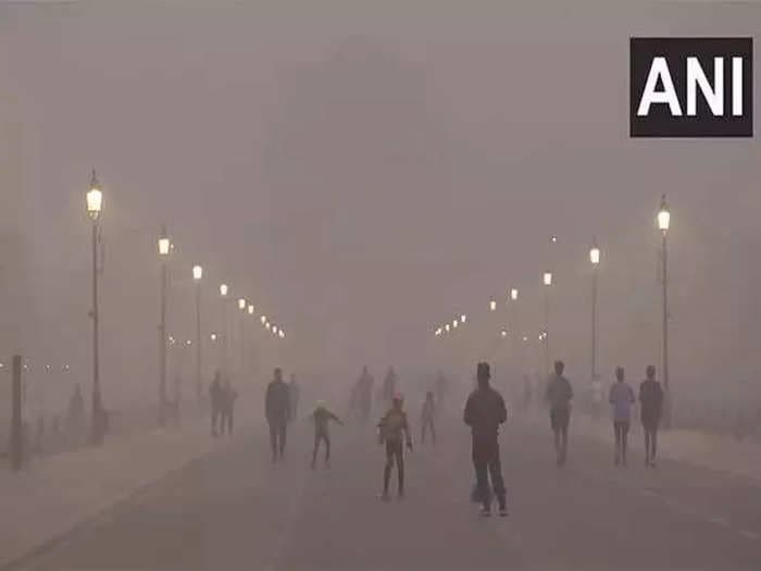 Delhi sees marginal dip in pollution level, air quality remains 'severe'; AQI at 410