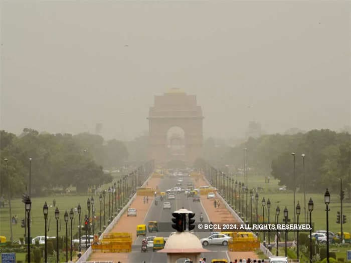 Delhi air quality in 'severe' category again — early winter break announced