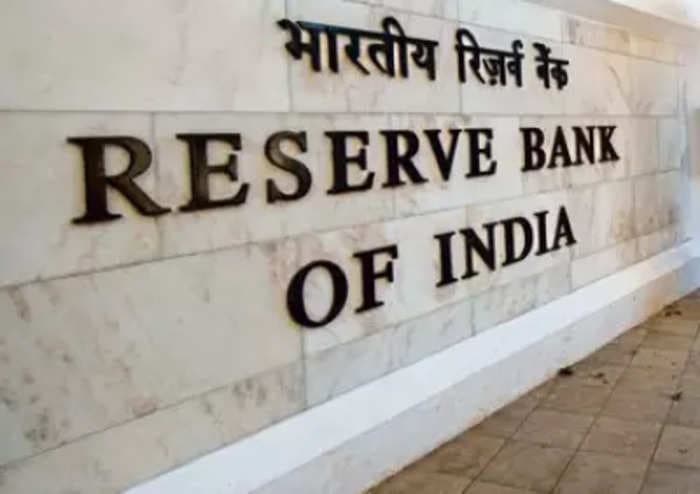 RBI tightens norms on personal loans for banks, NBFCs