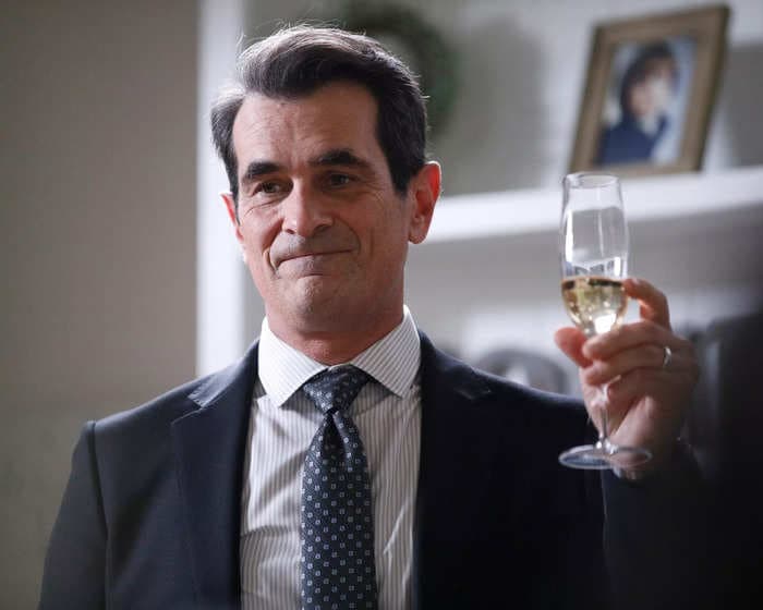 Fans of 'Modern Family' thought Ty Burrell died after his photo was placed in the middle of flowers at a cast reunion