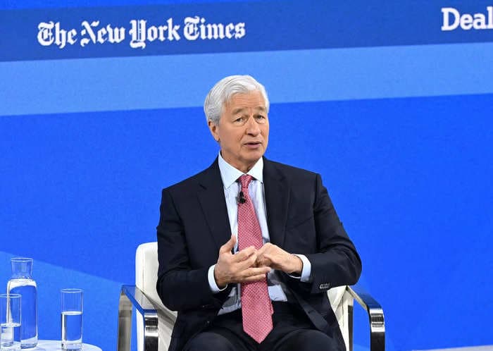 JPMorgan's Jamie Dimon says he isn't afraid of China, but would leave if the US government told him to 