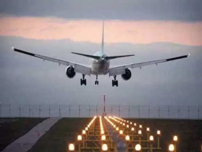 Delhi airport: Flights diverted due to bad smog, bad weather