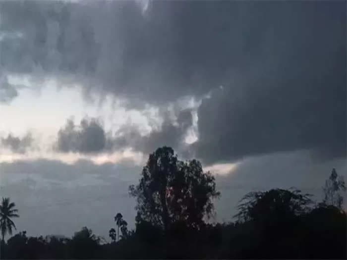 Chennai MeT predicts moderate rainfall, thunderstorms in 10 districts of Tamil Nadu