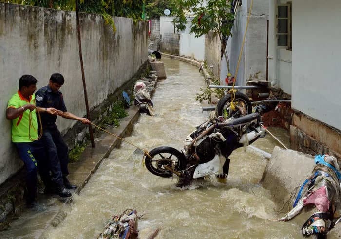 Death toll rises to 12; Boats and tractors used in rescue efforts in rain-hit Chennai