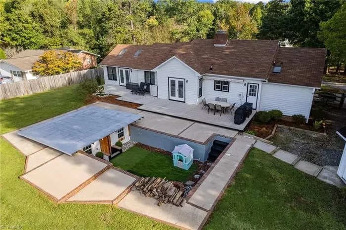 A firefighter spent $3,000 turning a broken swimming pool into a sunken man cave with a full-service bar. See inside.